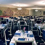 Chateau Louis Hotel & Conference Centre 