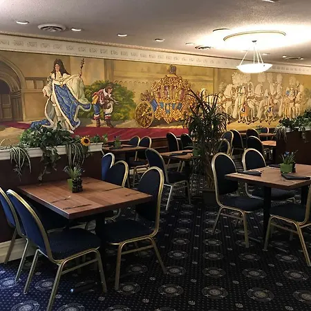 Chateau Louis Hotel & Conference Centre 
