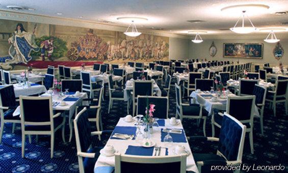 Chateau Louis & Conference Centre Hotel